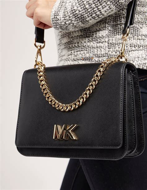 chain handbags for women.